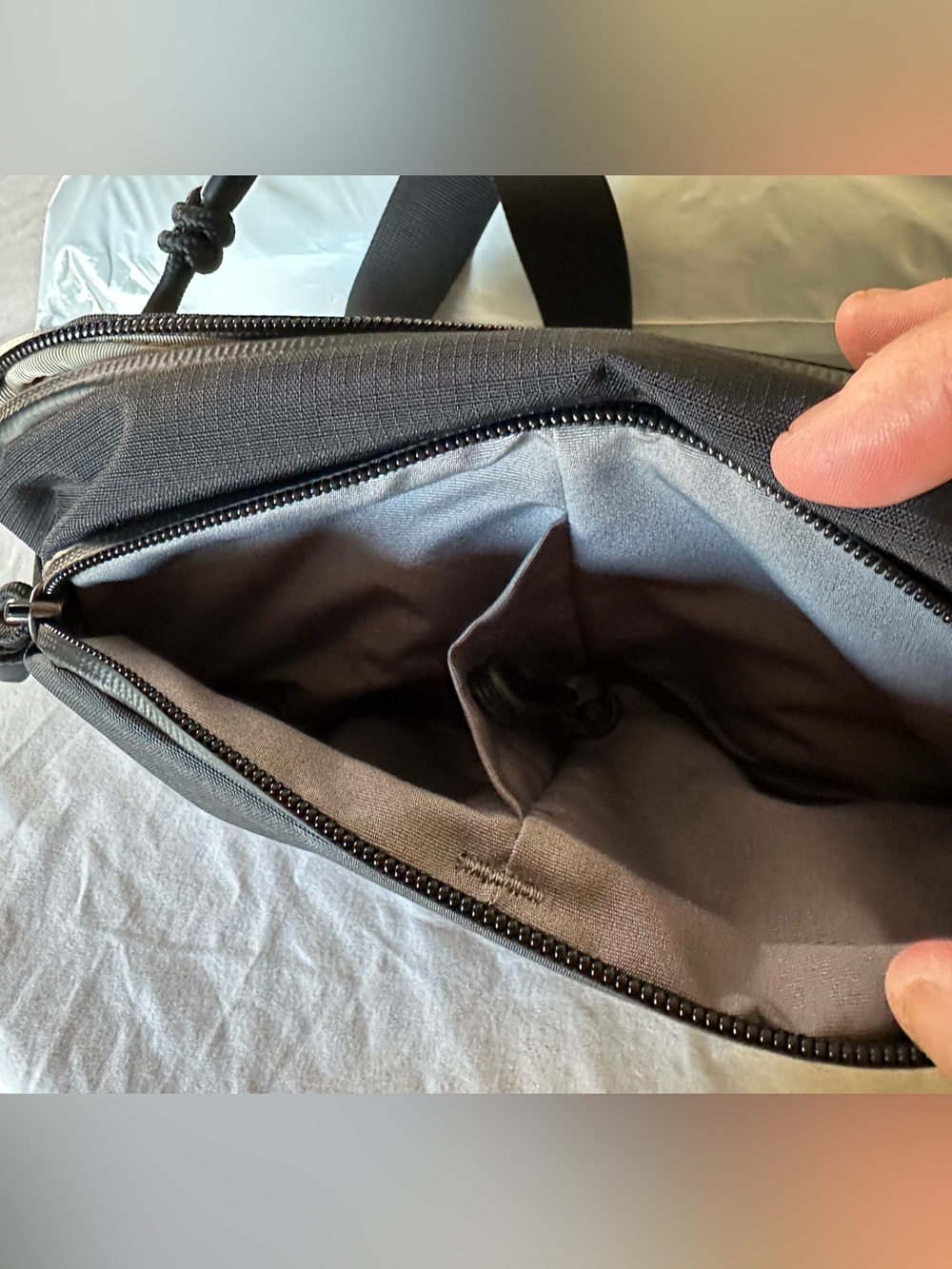 Bellroy Venture Ready Sling 2.5L - Picture 5 of 11